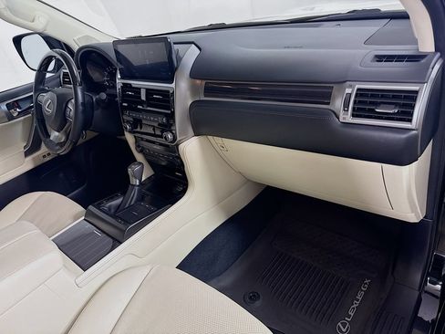 Used 2023 Lexus GX 460 Premium w/ Accessory Package AWD/4WD image 29