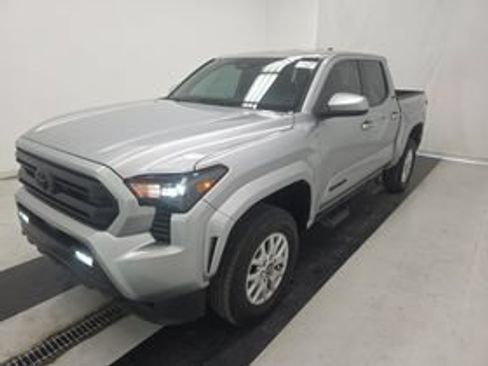 Certified 2025 Toyota Tacoma SR5 AWD/4WD image 1
