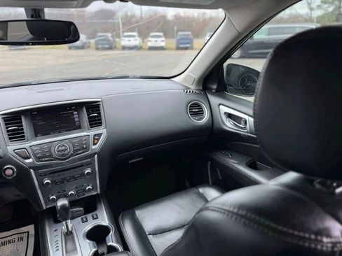 Used 2018 Nissan Pathfinder SL w/ SL Premium Package image 22