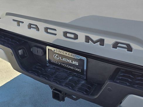 Used 2020 Toyota Tacoma TRD Off-Road w/ Technology Package AWD/4WD image 13