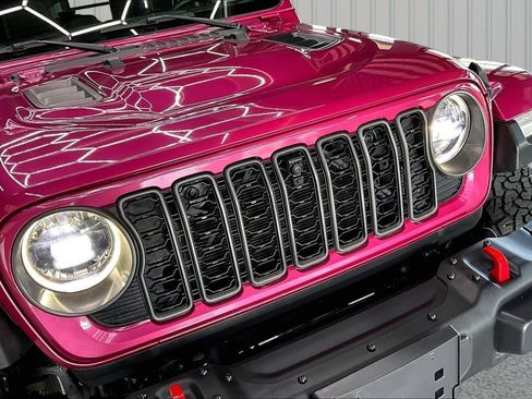 Used 2024 Jeep Wrangler Unlimited Rubicon AWD/4WD image 33