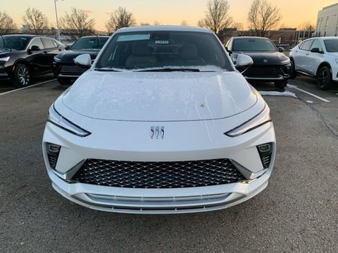 New 2026 Buick Envista Avenir image 9