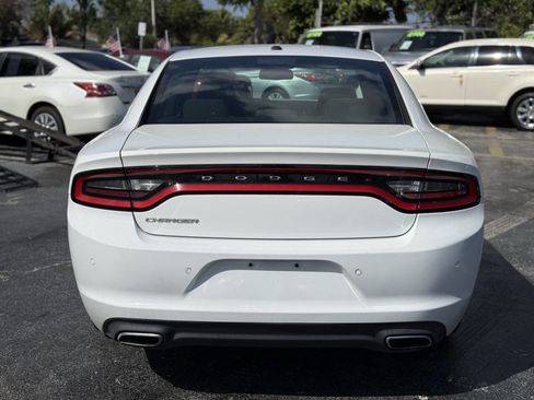 Used 2016 Dodge Charger SE w/ Popular Equipment Group RWD image 4