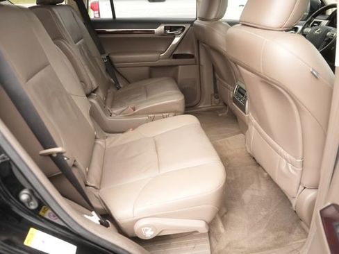 Used 2017 Lexus GX 460 image 16