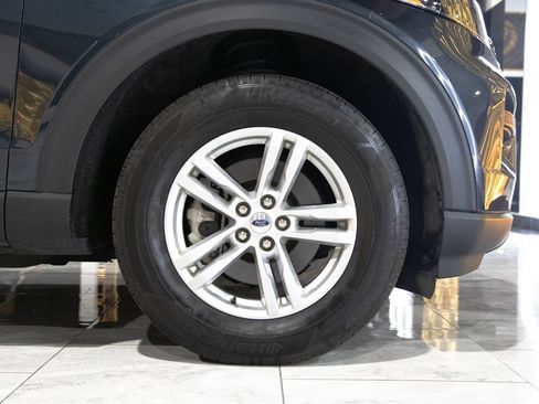 Used 2023 Ford Explorer XLT AWD/4WD image 31
