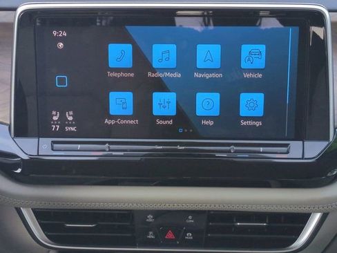 Used 2025 Volkswagen Atlas SE AWD/4WD image 17