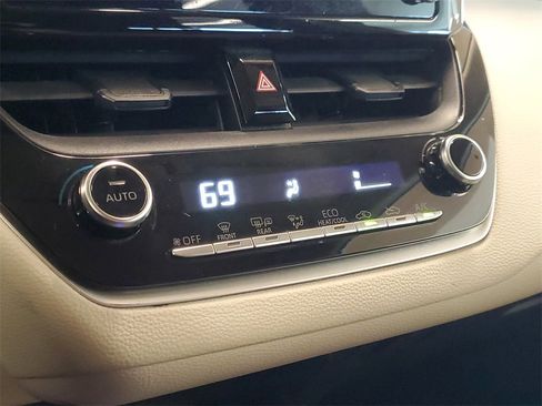 Used 2020 Toyota Corolla LE image 27