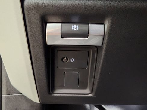 Used 2024 Land Rover Defender 130 S image 41