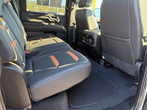 Used 2024 GMC Sierra 2500 AT4 w/ AT4 Preferred Package image 18