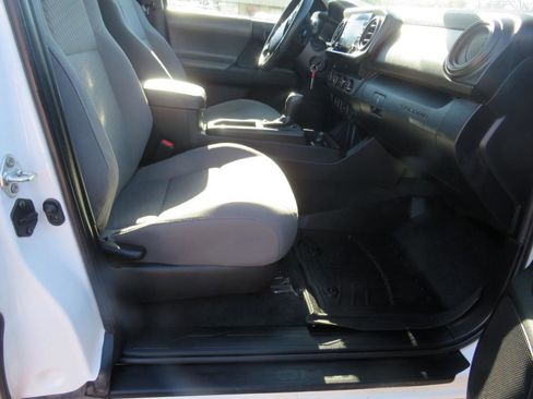 Used 2022 Toyota Tacoma SR AWD/4WD image 23