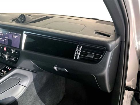 Used 2024 Porsche Macan Turbo image 23