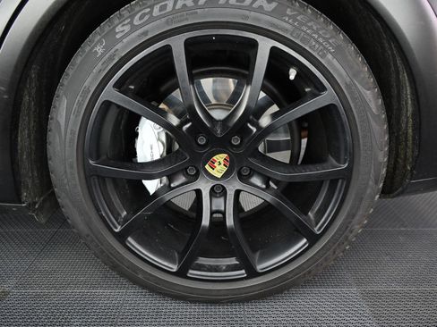 Used 2019 Porsche Cayenne Turbo w/ Sportdesign Package image 43