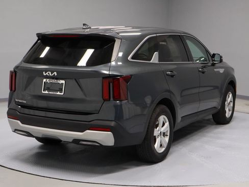 Used 2025 Kia Sorento LX FWD image 11