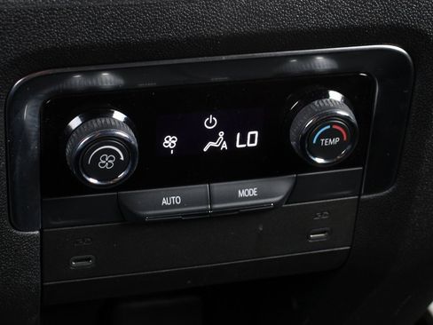 Used 2025 Chevrolet Suburban LS image 36