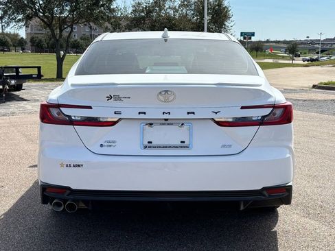 Used 2025 Toyota Camry SE image 5