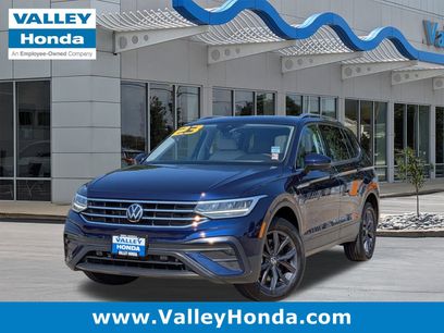 Used 2023 Volkswagen Tiguan SE w/ Panoramic Sunroof Package