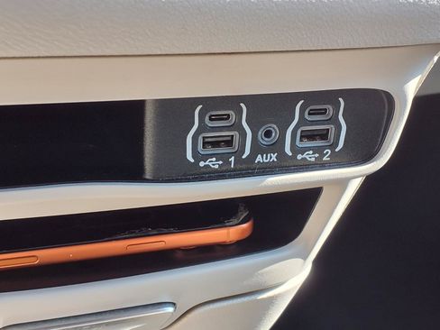 Used 2024 Chrysler Pacifica Touring-L FWD image 8