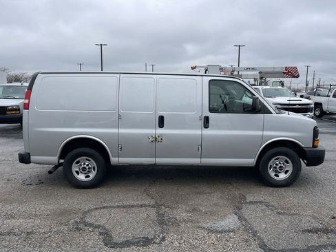 Used 2016 GMC Savana 2500 RWD image 15
