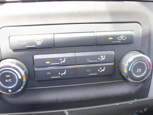 Used 2018 Nissan Frontier SV image 17