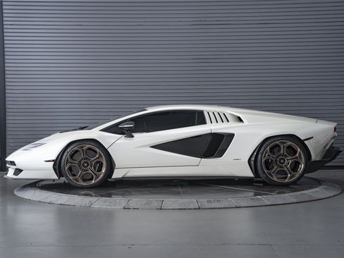 Used 2022 Lamborghini Aventador Countach AWD/4WD image 2