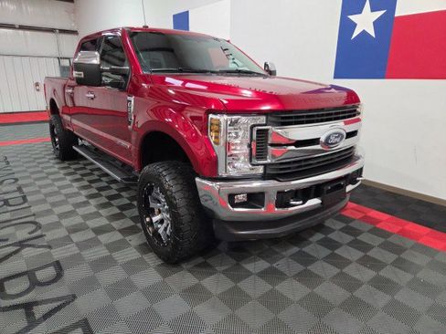 Used 2019 Ford F250 XLT w/ XLT Premium Package image 16