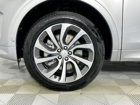 Used 2025 Land Rover Discovery Sport S image 9