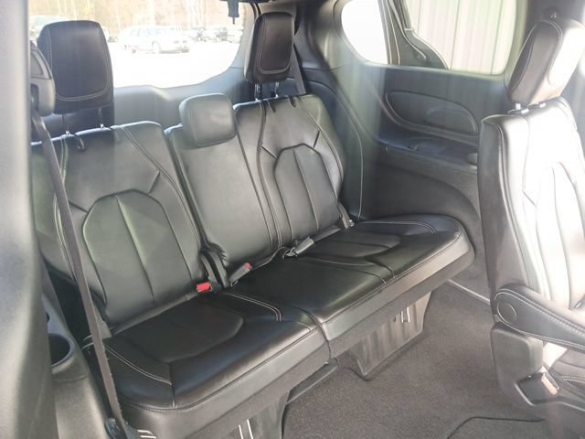 Used 2025 Chrysler Pacifica Select FWD image 13