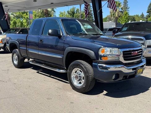 Used 2006 GMC Sierra 2500 SLT w/ Onstar Plus Package AWD/4WD image 4