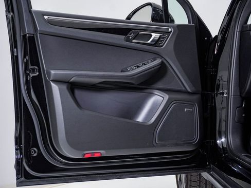 Certified 2026 Porsche Macan AWD/4WD image 25