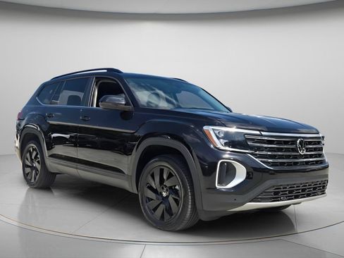 Certified 2026 Volkswagen Atlas SE w/ Panoramic Sunroof Package FWD image 8