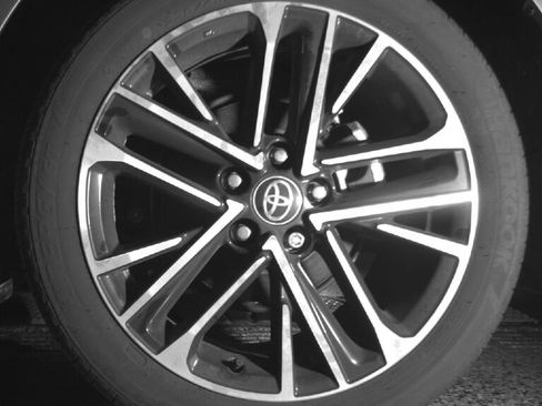 Used 2025 Toyota Camry XLE image 14