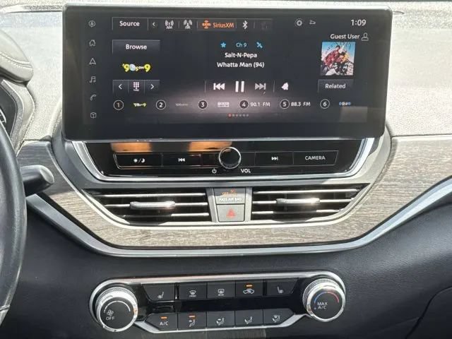 Certified 2023 Nissan Altima 2.5 SV w/ SV Premium Package FWD image 16