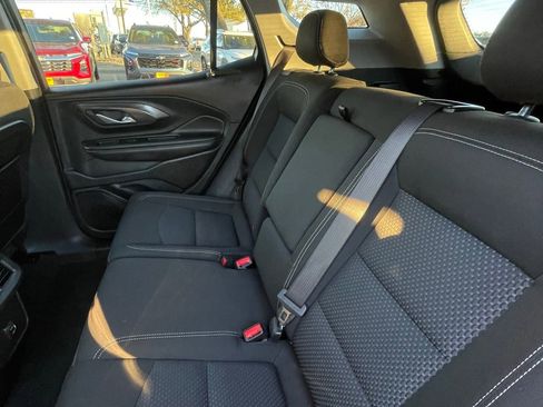 Used 2024 GMC Terrain SLE image 24