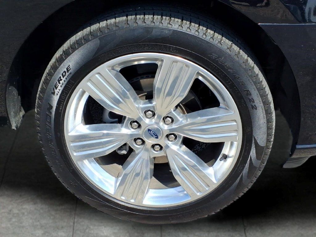 Used 2023 Ford Expedition Platinum RWD image 2