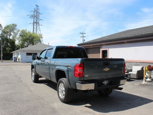 Used 2011 Chevrolet Silverado 2500 LT w/ Interior Plus Package AWD/4WD image 7