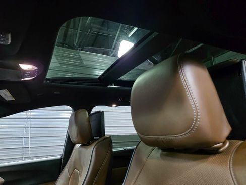 Used 2021 Chrysler Pacifica Limited w/ Uconnect Theater Family Group FWD image 15