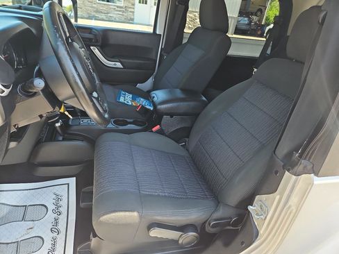 Used 2012 Jeep Wrangler Sahara w/ Connectivity Group AWD/4WD image 12