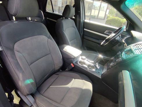 Used 2016 Ford Explorer XLT image 13