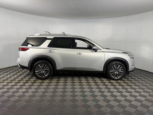 Used 2024 Nissan Pathfinder SL w/ SL Premium Package FWD image 7