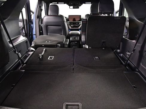 Used 2025 Ford Explorer ST-Line w/ Premium Package image 32