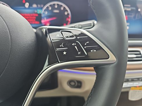 Certified 2026 Mercedes-Benz GLS 450 4MATIC image 21