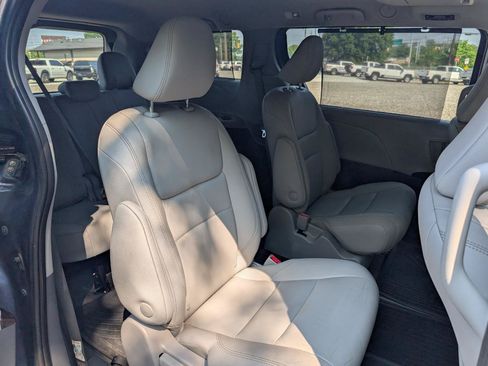 Used 2020 Toyota Sienna XLE Premium AWD/4WD image 21