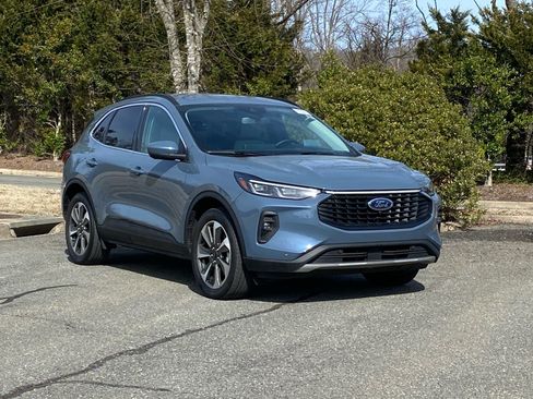 Certified 2025 Ford Escape Platinum w/ Premium Technology Package image 2