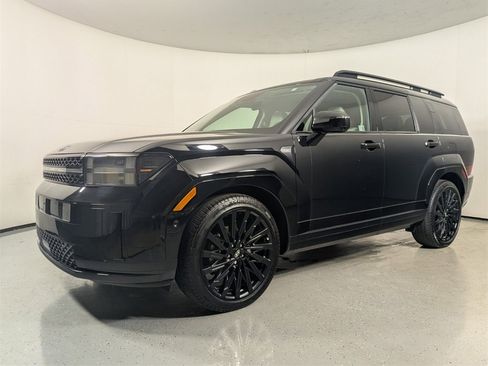 Used 2024 Hyundai Santa Fe Calligraphy image 3