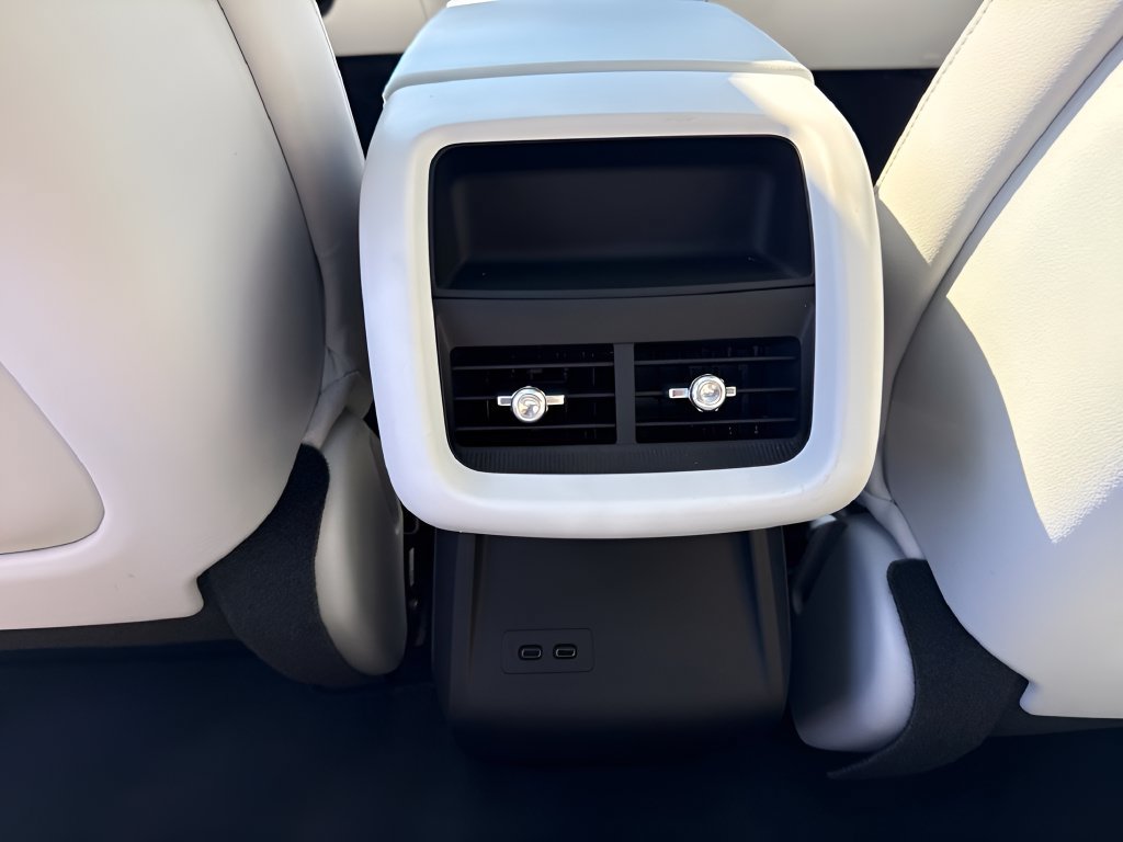 Used 2024 Cadillac Lyriq Luxury RWD image 14