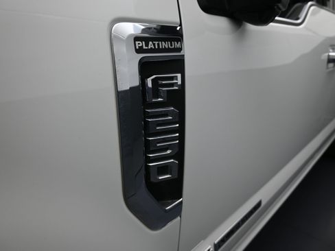 Used 2022 Ford F250 Platinum w/ FX4 Off-Road Package image 11