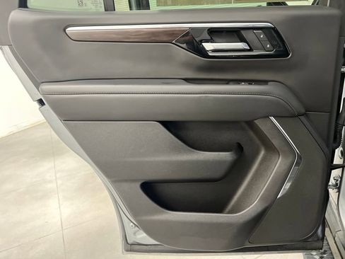 Used 2025 Chevrolet Tahoe Z71 AWD/4WD image 15