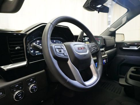Used 2025 GMC Sierra 1500 Elevation AWD/4WD image 8