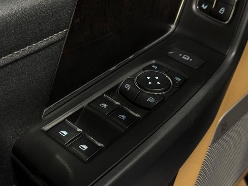 Used 2023 Ford F350 Lariat AWD/4WD image 7