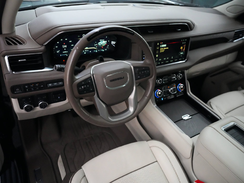 Used 2023 GMC Yukon XL Denali w/ Advanced Technology Package AWD/4WD image 16